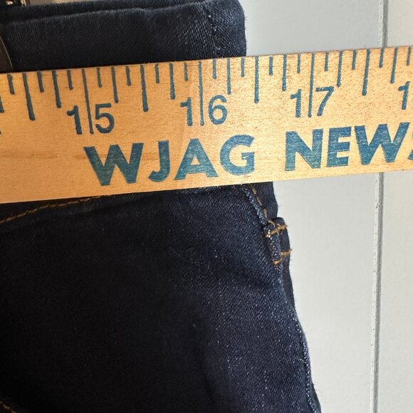 The Pioneer Woman Medium Pull-On Embroidered Denim Stretch Cropped Jeans Capris - Picture 6 of 10